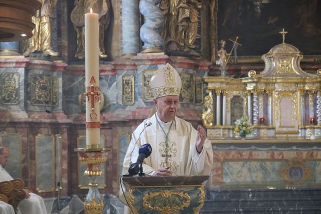 Biskup Mrzljak predslavio uskrsno slavlje: “Isus pobjeđuje smrt i želi nas voditi u novi život”